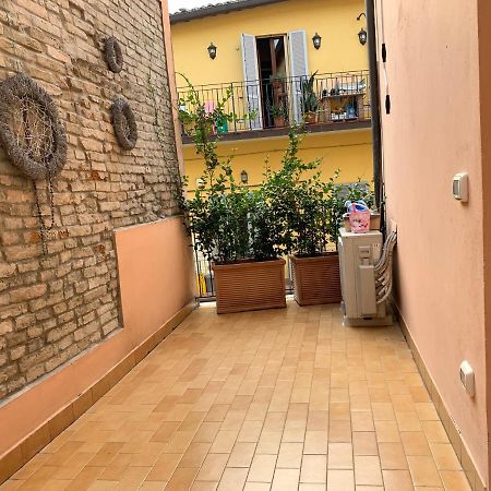 Elegante Appartamento In Centro A Cesena Exteriör bild