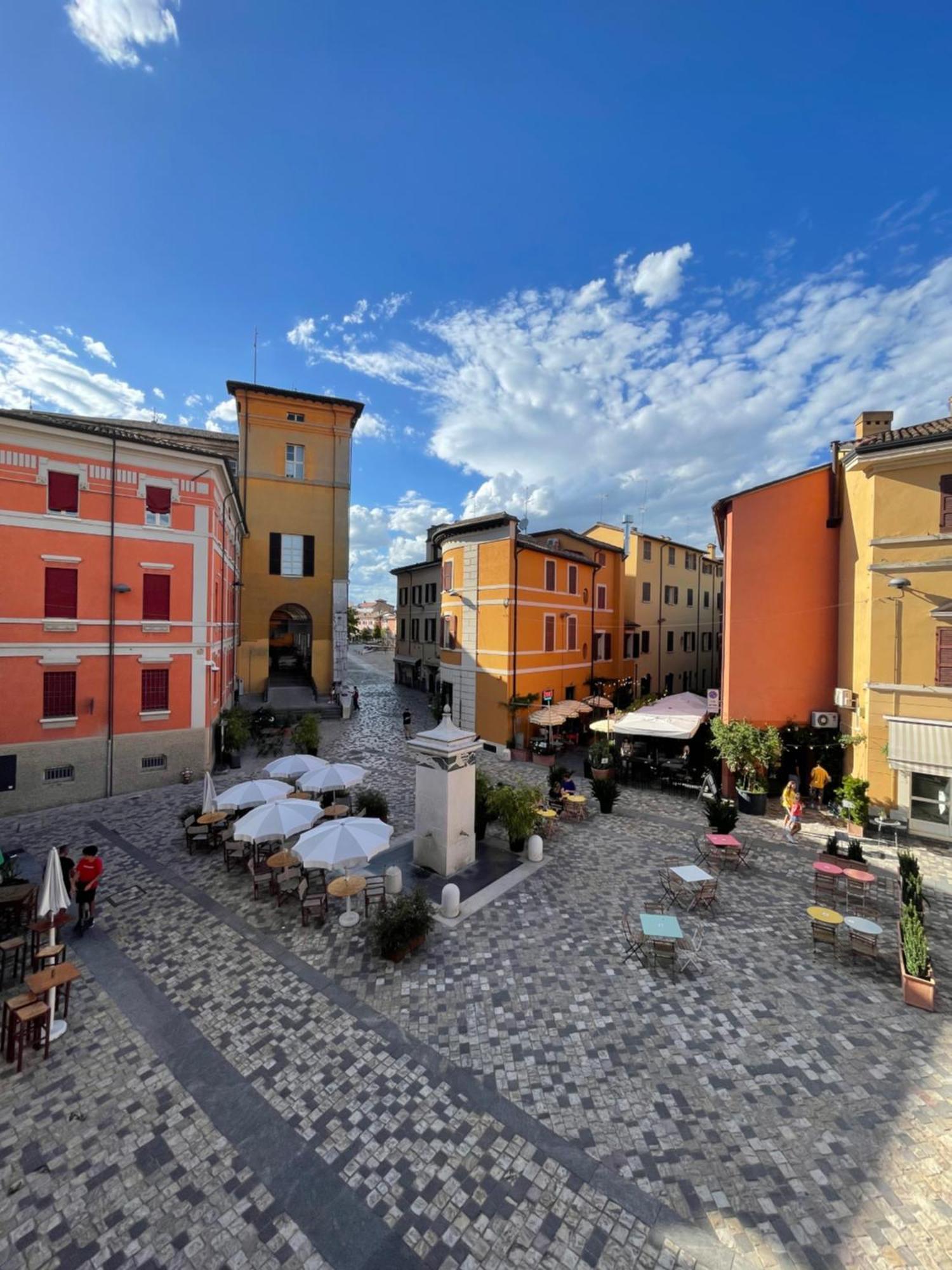 Elegante Appartamento In Centro A Cesena Exteriör bild