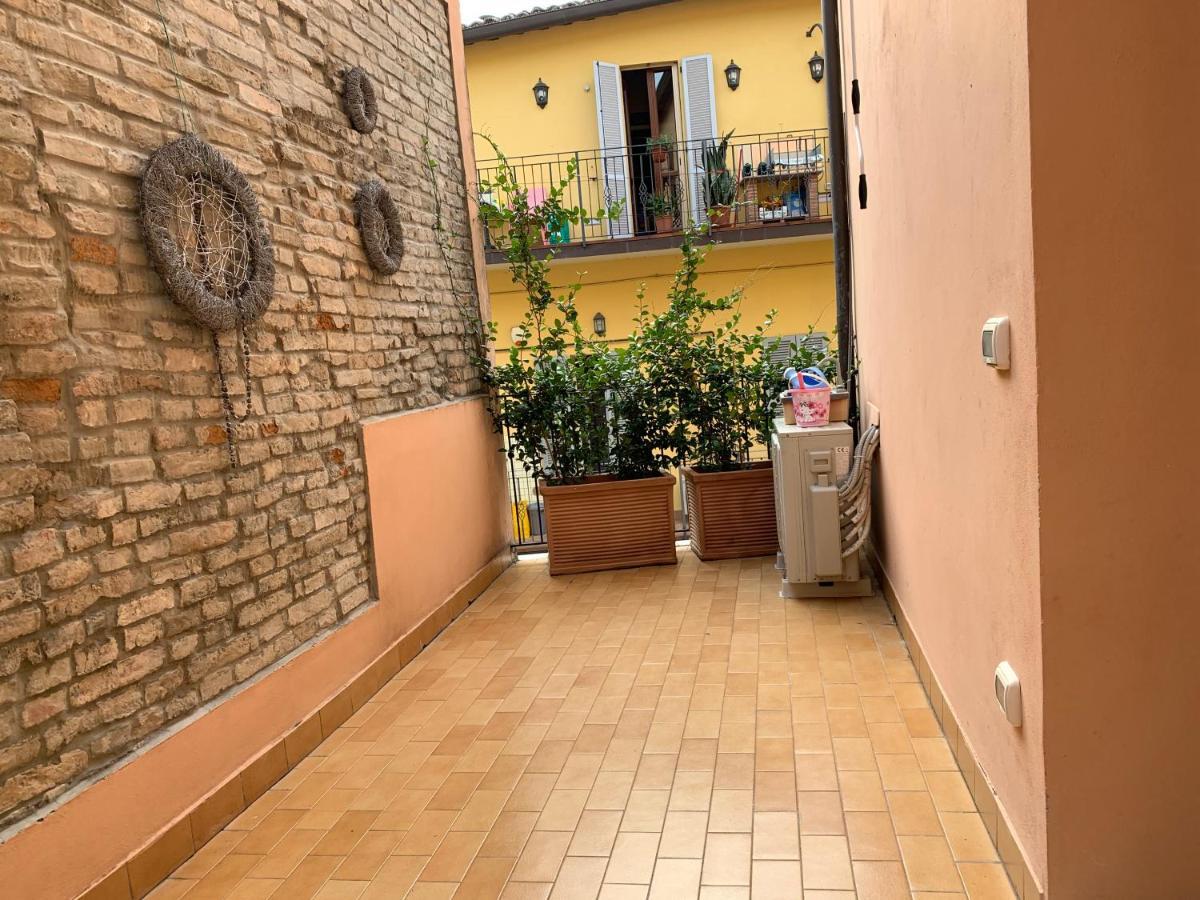 Elegante Appartamento In Centro A Cesena Exteriör bild